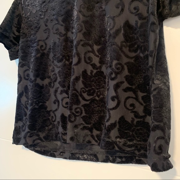 Gloria Vanderbilt | Vintage Velvet Tee Shirt - Picture 7 of 11
